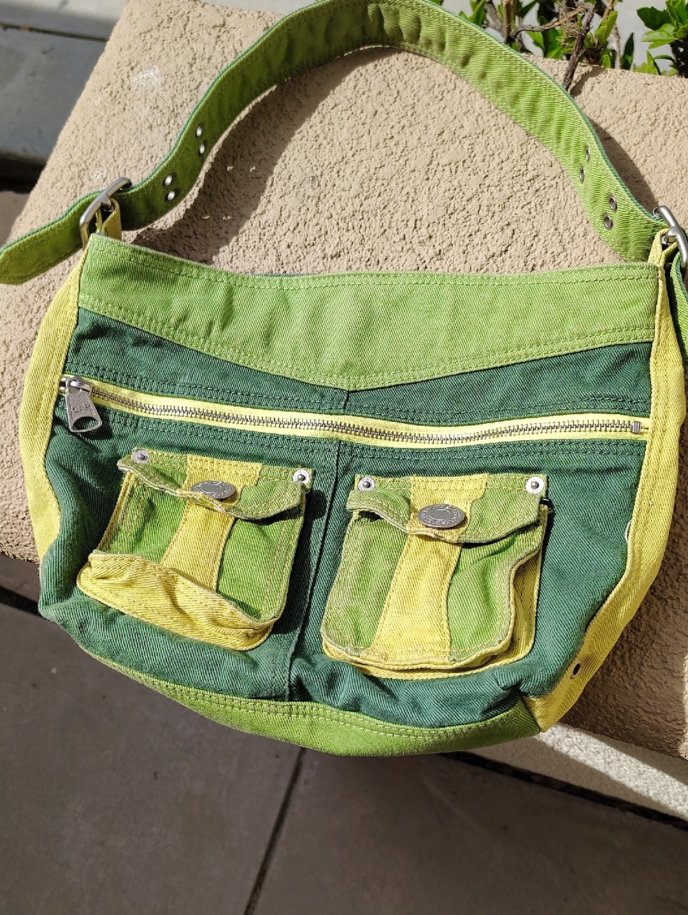 Green Two-Tone Canvas Shoulder Bag with Front Pockets